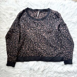 Free People leopard cheetah crewneck boxy oversized knit sweater brown black M